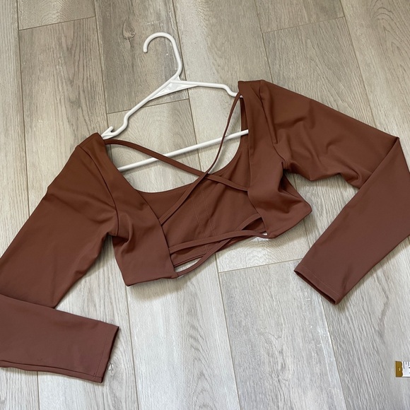 Peachy Bunz Strappy Backless Cropped Long Sleeve Workout Top Brown (Large) gym - Picture 5 of 6